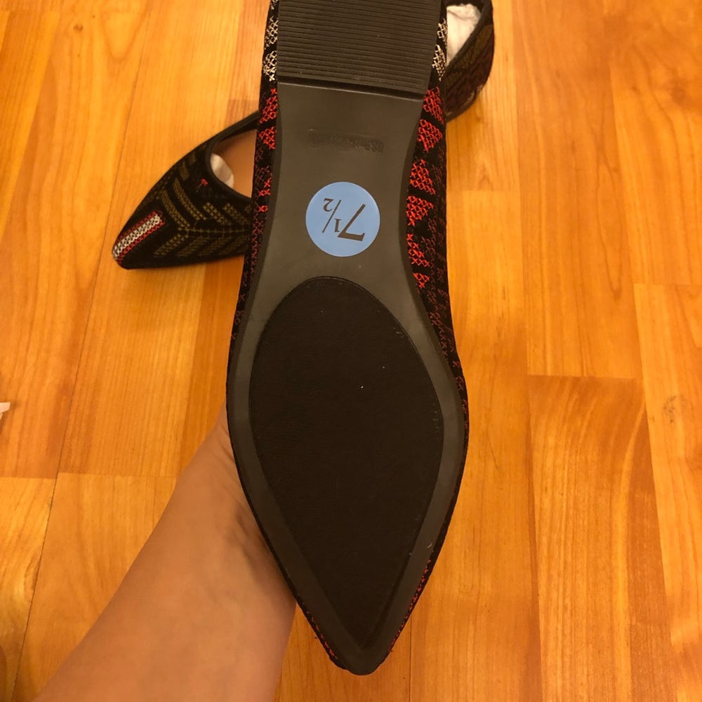 Pointed toe embroidered black flats